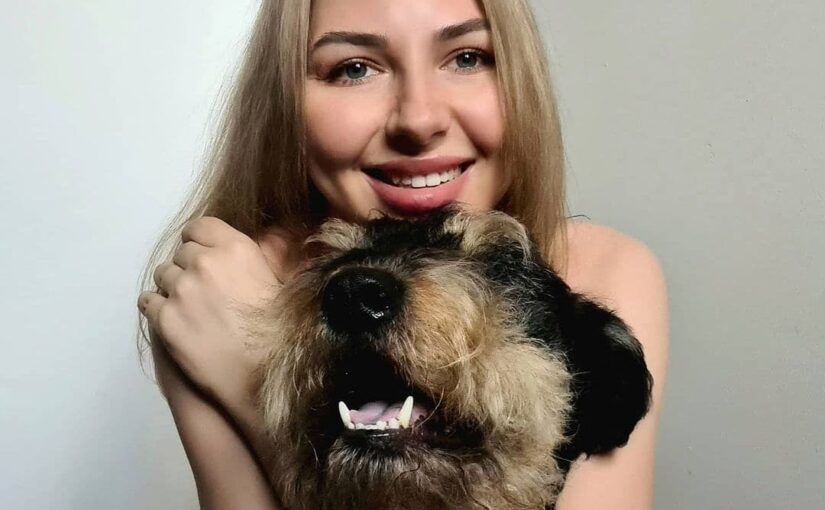 Çeşme Escort Arabada Görüşen Bayan Mutlu